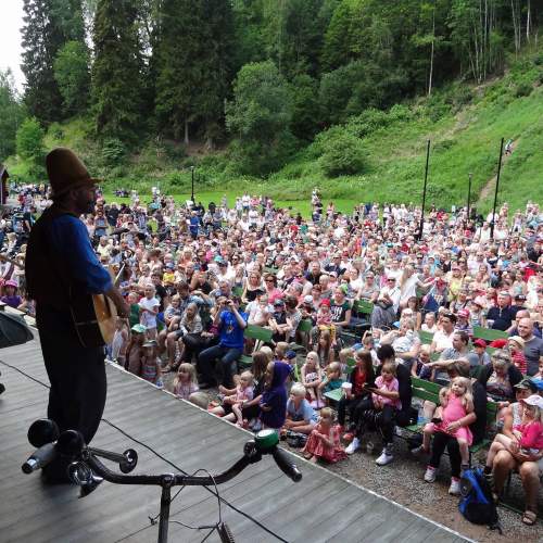 2026-02/pettson-och-findus-paa-gamla-teatern